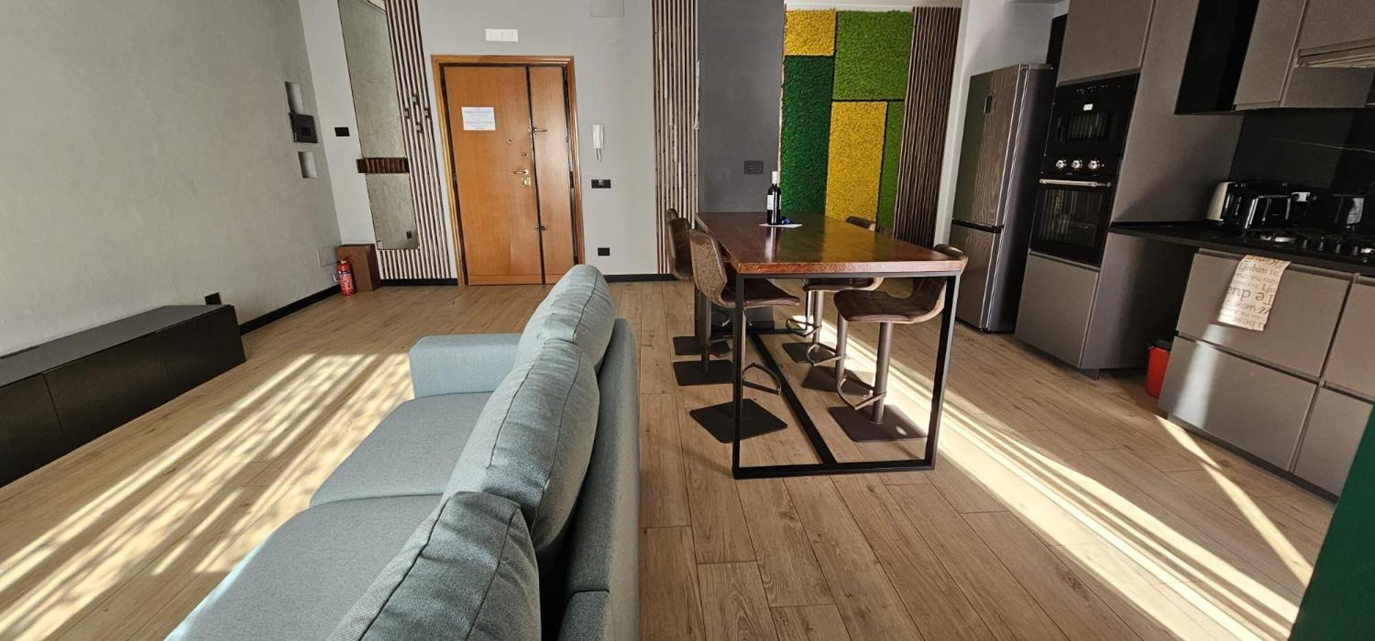Urban Glow Apartment *