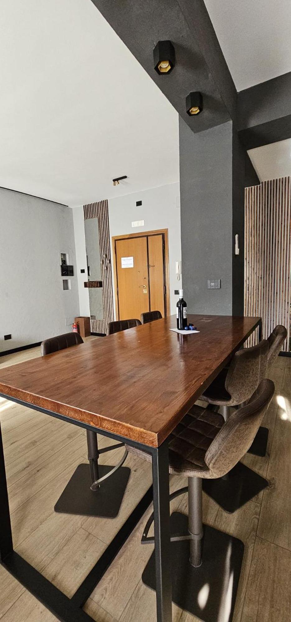Urban Glow Apartment *
