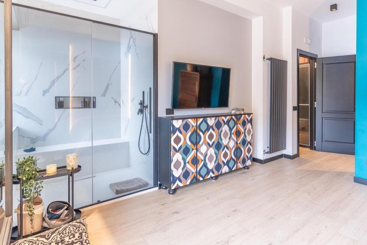 Urban Glow Apartment